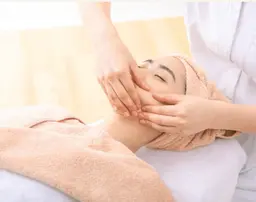 ＊顔コリほぐして鏡がみたくなるお肌へ＊デコルテマッサージ付💆‍♀️