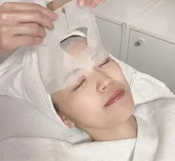 ②【潤満ち肌】フェイシャルマッサージ＋シートマスク　潤いたっぷりのプルプル肌！水分閉じ込め毛穴レスのお肌へ​〜​