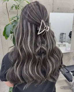 【ベースも染める】海外風コントラストハイライト👩🏼‍🦱✨1日1名様限定‼️⚠️2.3月までの期間限定料金⚠️