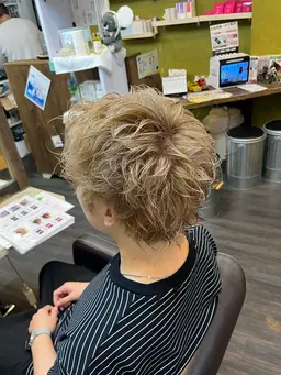 ブリーチ+ワンカラー+カット