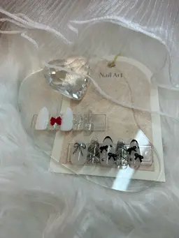 ハンドネイル【アート2本】パーツ付きオフ込み