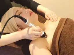 【フェイシャルベーシック】 デコルテ〜首〜顔の充実ケア