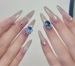 【チップ長さ出し】ワンカラー🌸ラメグラ🌸ミラ—🌸フラション🌸マグネット➕人気パーツ2個or埋め尽くし2本