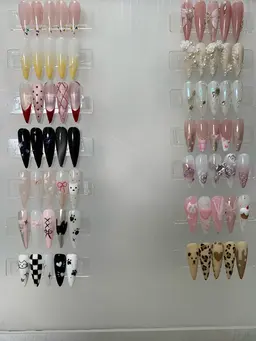 ネイル¥5980円のデザインです。