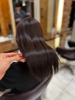 【✨今大人気の！？✨】💦湿気に負けない限定クーポン🉐【NEW 髪質改善】カット＋酸性ストレートフォルムメイク☆