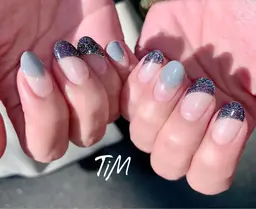 オフ有限定（ストーンかパーツ１個以上付いてる方）　ハンド　斜め／ストレート／逆フレンチ　※シアカラー不可