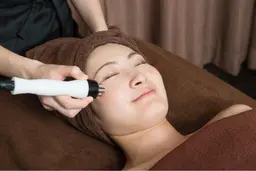 小顔⭐︎ほうれい線‼️ハイパーナイフ 顔・首肩・デコルテ+フェイシャルマッサージ　50分