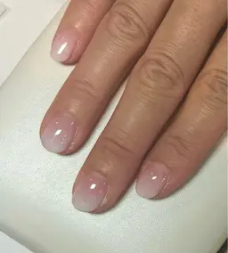 2/5(木)10時​〜​オフあり白グラデーション(ウォーターケア付き)120分💅🏻@ネイルスクールtricia表参道