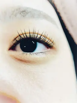 まつ毛パーマ　パリジェンヌ取り扱い　¥4500  ミニモの手数料値上げに伴い、R8.1月より料金改定。