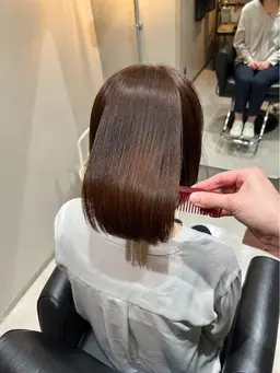 白髪ぼかし➕髪質改善トリートメントで髪サラサラに✂️😊髪に潤いを与えられるトリートメントです👌✨是非お試しください！