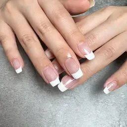 グラデーションorフレンチネイル