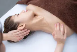 小顔整体コルギ＋首肩こり 改善リンパ70分　5800円→2000円