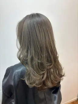 💛ご新規様・営業時間(平日11:00～土日祝10:00～)限定💛カラー＋全体ブリーチ＋トリートメント