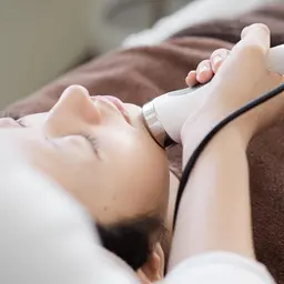 🎍✨【1月限定】光ケア×超音波で肌質改善✨🎍 🌈 光フェイシャル × 肌質改善LDM 💎