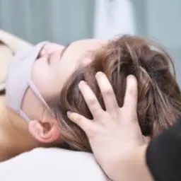 《顔ツボ小顔、眼精疲労、首肩こり》癒しの極上ドライヘッドスパ60分 "現金のみ"