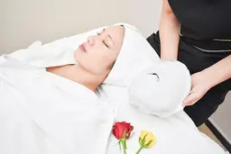 当店人気NO2】ハイパーナイフ+小顔コルギ+ヘッドスパ＋温感石膏パック60分