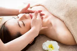 31★70分6880円ハイパーナイフコルギ小顔&首リンパ、肩デコルテ&ドライヘッドスパ