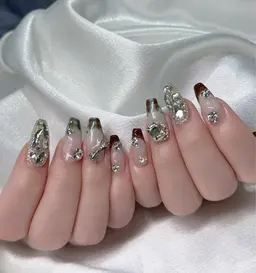 ✨学生限定ネイル割引✨【チップ長さ出し】持ち込みデザイン& パーツつけ放題 ¥13800→¥11000  (オフ選択)