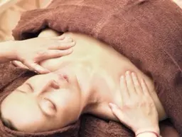 ★肩こり/肩甲骨はがし★【ヘッドスパ＆上半身アビヤンガ/オイルリンパ】