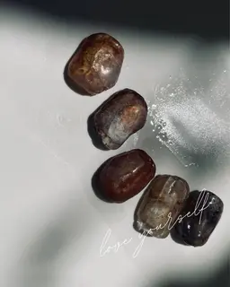 鉱物ニュアンスクラックを入れたdeepなアートです