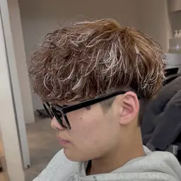 スペインカール+メッシュ+フェードカット