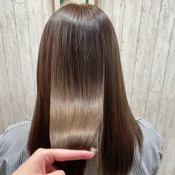 🌬雨にも負けない艶髪へ🌬髪質改善（酸熱トリートメント）+ヘアオイルorヘアミルクプレゼント🎁