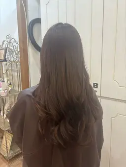 『髪の長さが鎖骨から肩までの方限定』ヘアカラー➕高ケラチントリートメント