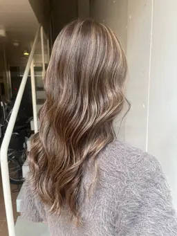 🎀人気コース🎀ハイライトカラー➕透明感イルミナカラー付き✨《土日祝日➕¥1100》