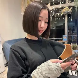 【癖を伸ばして驚くツヤ✨！縮毛矯正＋似合わせカット】