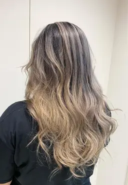 痛みを抑えたデザインカラー💗バレイヤージュ、エアタッチ😻ダメージ軽減ケアブリーチ+カット+カラー　☆ダブルカラー☆