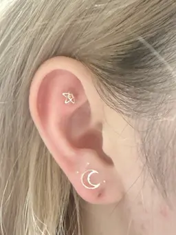 耳ツボジュエリー💎リフトアップマッサージ付き♡quick体調改善お悩みコース🌼片耳3粒、計6粒（ジュエリー3粒）