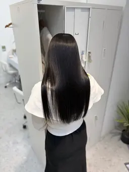 【insta映え・うる艶】ツヤ髪ストレート+小顔カット❄️