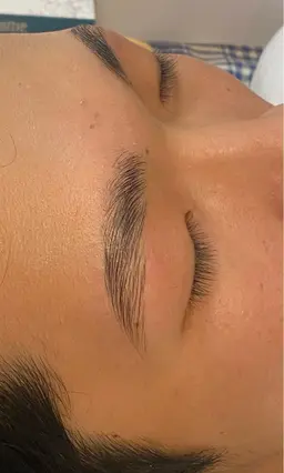 HBL（ハリウッドブロウリフト）＋眉毛ワックス脱毛