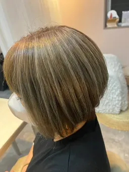 白髪ぼかしハイライトカラー＋ケアトリートメント(S.B込)