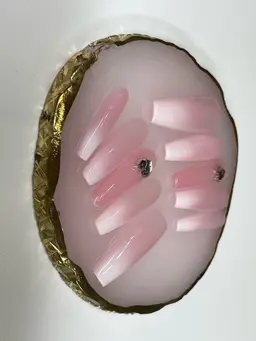 (定額)オーダーネイルチップ(白グラデ➕パーツ爪2本程度)