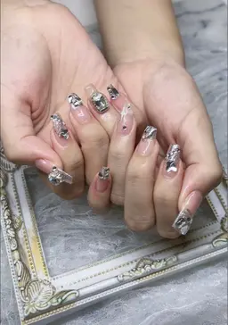 チップ長さ出し持ち込みデザイン(本店自爪オフ500円⭐️他店自爪オフ+800円、長さ出し＋1800円パーツ一個200円)