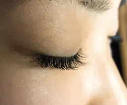 シングルエクステ　ご新規様限定　時間無制限つけ放題　他店オフ無料