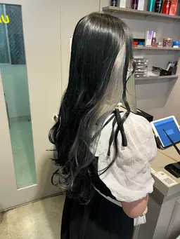 💙寒色限定カラー💙インナーカラー🦋前頭カラー🐳髪質改善トリートメントで艶髪へ