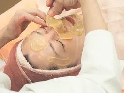 『顔脱毛＆古い角質除去』一度で結果✨の天然つや玉WAXでやさしく古い角質や毛穴の汚れを瞬間☆除去！ 産毛の脱毛にも◎