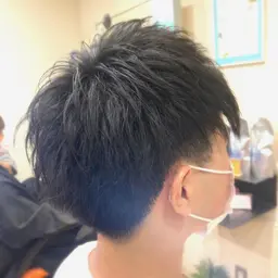 カット ✄ + シャンプー 🫧 + ヘッドスパ 💆‍♀️ (8分)