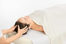 頭・首・肩こりが辛い方へ  オールハンドの血流ケア【フェイシャル付】