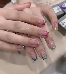 1️⃣0️⃣色ラメフレンチネイル¥7500