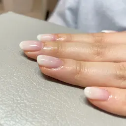 3/11（水）15時半​〜​白グラデーション⚠︎オフ有り限定@abbie新宿東口店