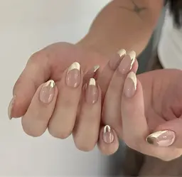 【Jr研修】自爪✨ミラーフレンチネイル🎀ハンドケア付き💅