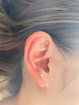 耳つぼコース/イヤージュエリー💎付き(リフトアップ•痩身•身体調整の中から1つ)