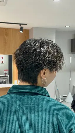 ツイストスパイラル･スパイラルパーマ+カット 「センター分け、襟足ありセンター分け、マッシュ限定」