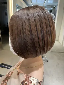 RISKの似合わせカット+ 毛先まで艶やかなナチュラルストレートに！