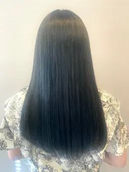 縮毛矯正  クセや広がり、表面のパヤパヤした髪の毛が気になる方へ！サラサラストレートヘアにします✨