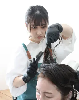 地肌に優しい白髪ぞめ+カット+トリートメント