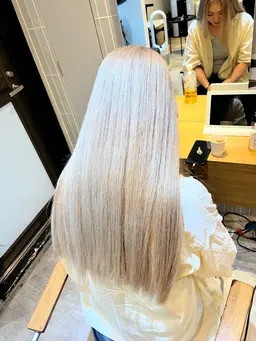 【ダブルブリーチ＋潤いケアカラー＋トリートメント】🌈韓国風ハイトーン・複雑履歴向けトリプルカラーメニュー🩵